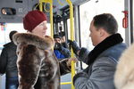 Игорь Пушкарев общается с пассажирами