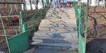 Продолжается ремонт лестничных маршей в Первореченском районе