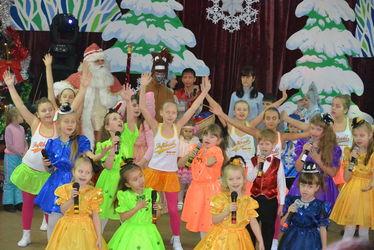 Праздничное выступление в ДКЖД