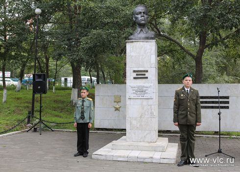 Памятник Герою Советского Союза