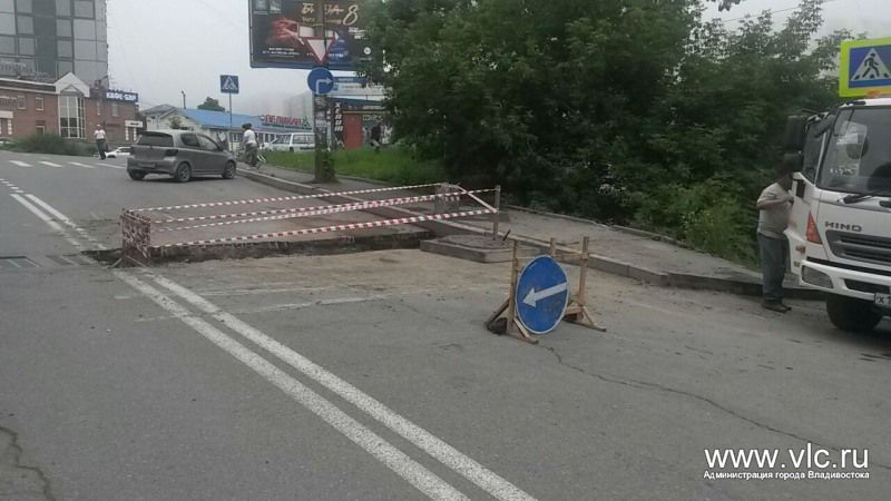 Новые решетки ливневой канализации устанавливают на улице Карла Жигура 