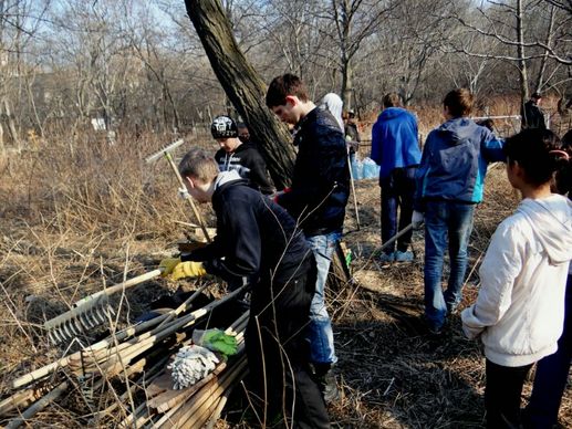 Акцию "Десант памяти" поддержали жители и ученики школ Первореченского района