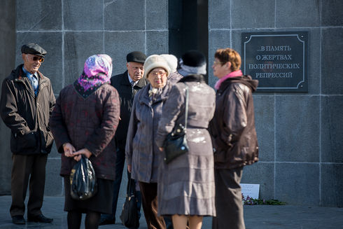 Люди пришли, чтобы почтить память репрессированных