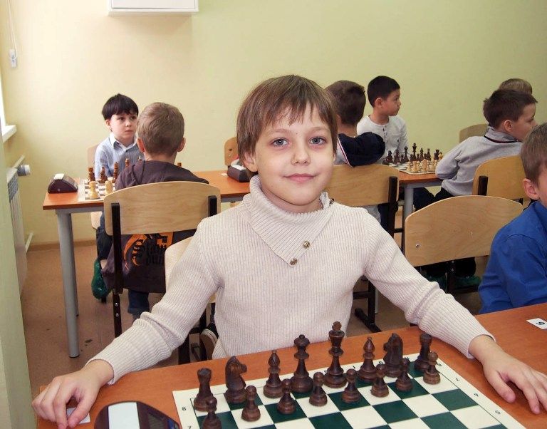 Первоклассники и дошколята сразились в шахматы в школе №83