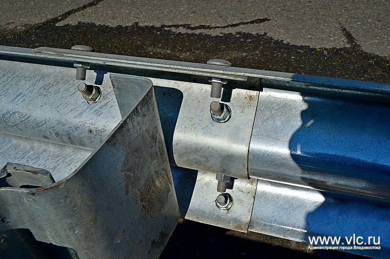 Новые дорожные ограждения устанавливают на Некрасовской