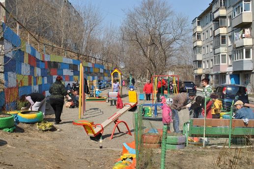 Яркий двор. Автор фото: Мария Фадеева