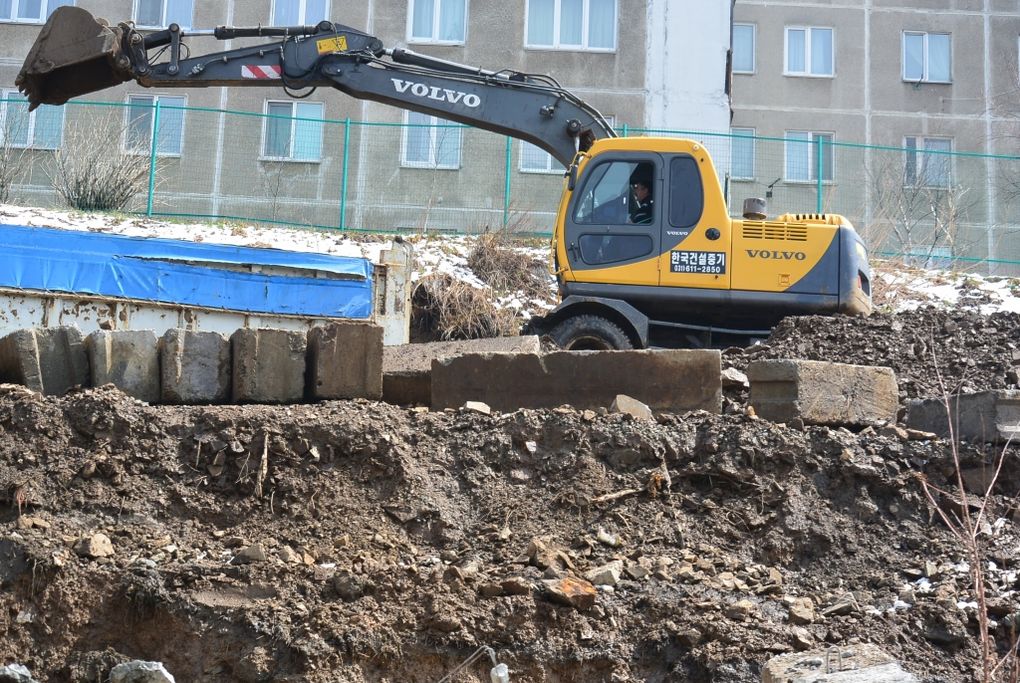 Обвал стены на Котельникова