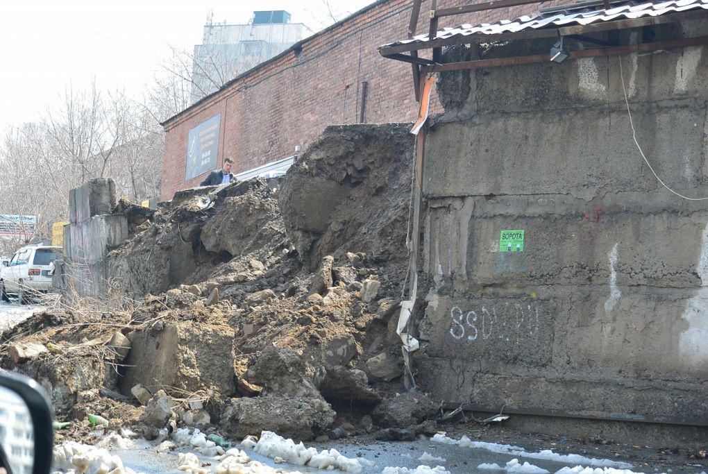 Обвал стены на Аллилуева