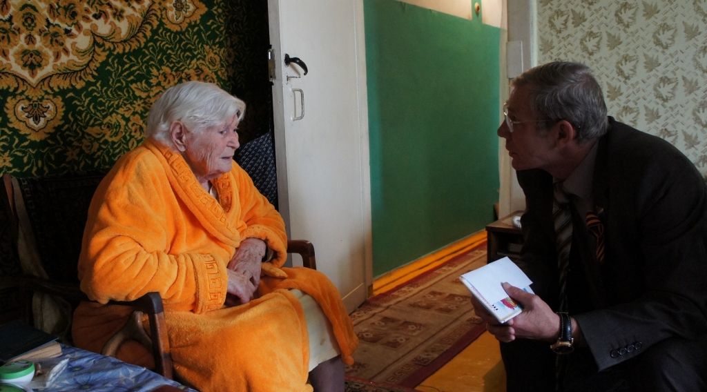 Юрий Корсаков в гостях у ветерана Великой Отечественной войны