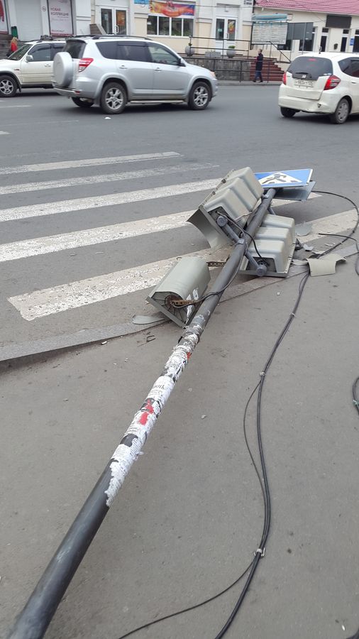 Рухнувший светофор