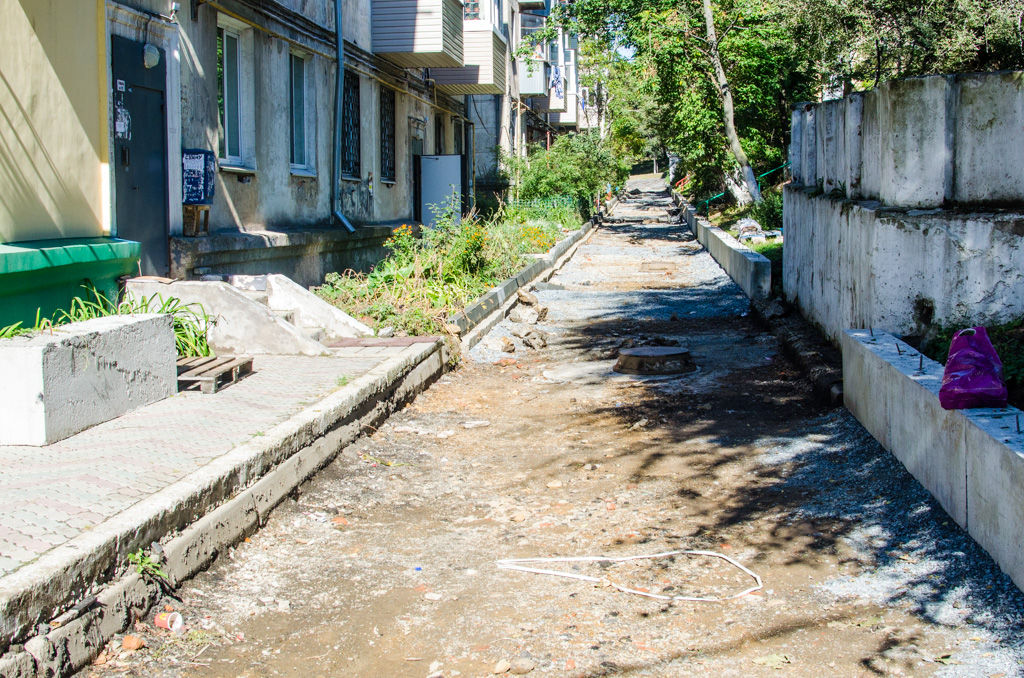 Ремонтные работы ведутся на улице Ильичева