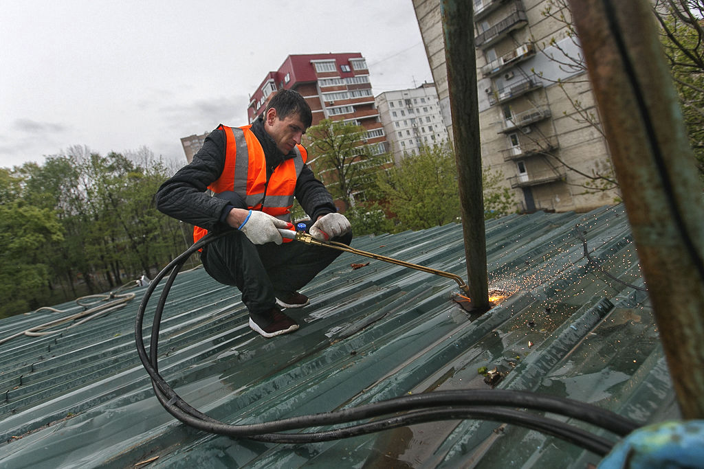 Крышу разбирали осторожно