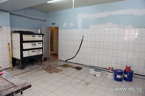 Ремонтируется кухонное оборудование и пол