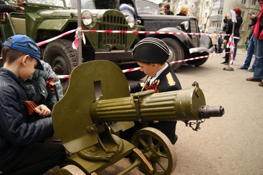 Ребята активно проявляли интерес к военной технике