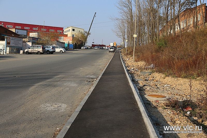 Обустройство тротуаров и укладка асфальта ведется на дороге Днепровская - Тухачевского 