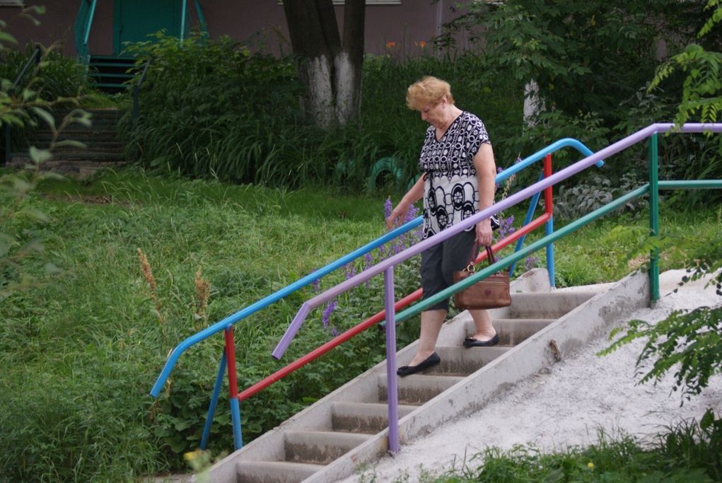 Новая лестница между домами №15 и №17 по улице Невской