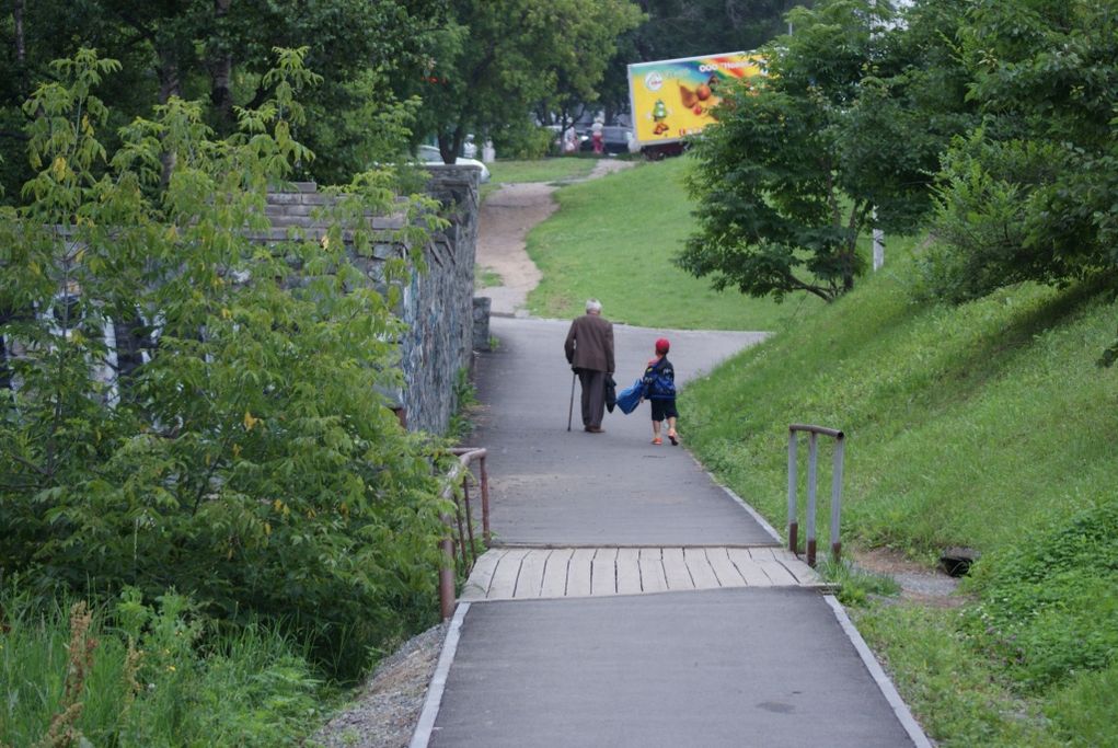 Тропу в районе остановки Фирсова и Постышева заасфальтировали