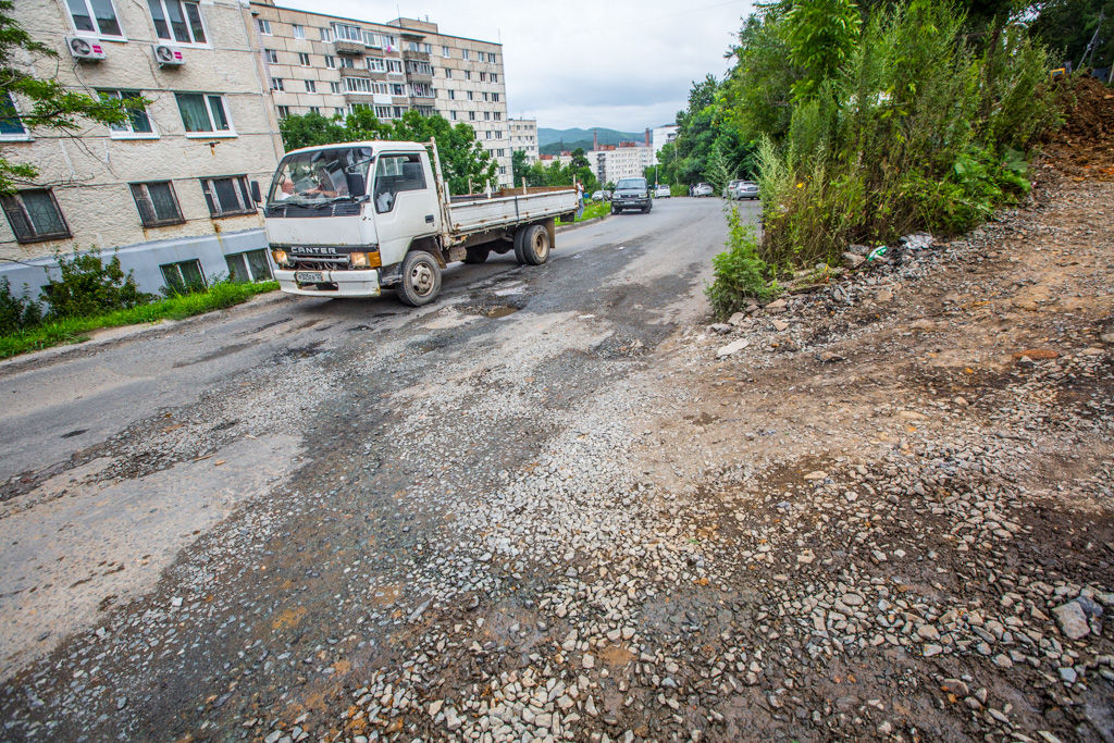 Пока дорога находится в плачевном состоянии