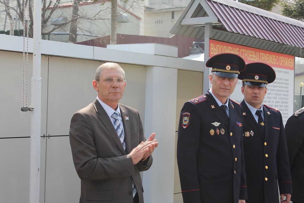 Командование 433-го отдельного специализированного моторизованного батальона внутренних войск МВД РФ поздравил депутат ЗС ПК Юрий Корсаков