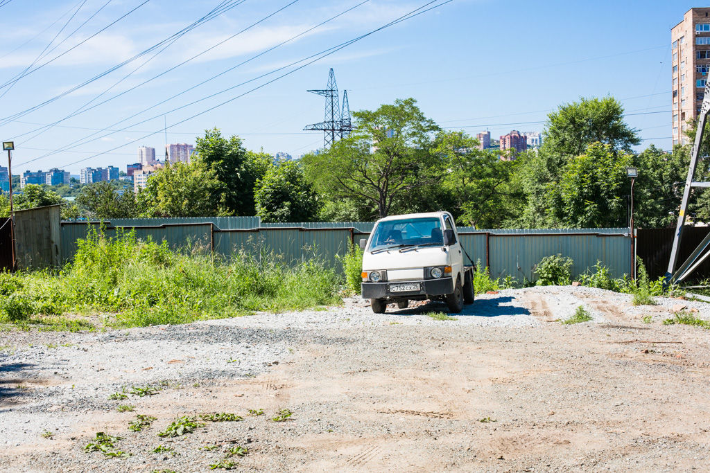 Автостоянка под ЛЭП не пользуется популярностью у жителей района