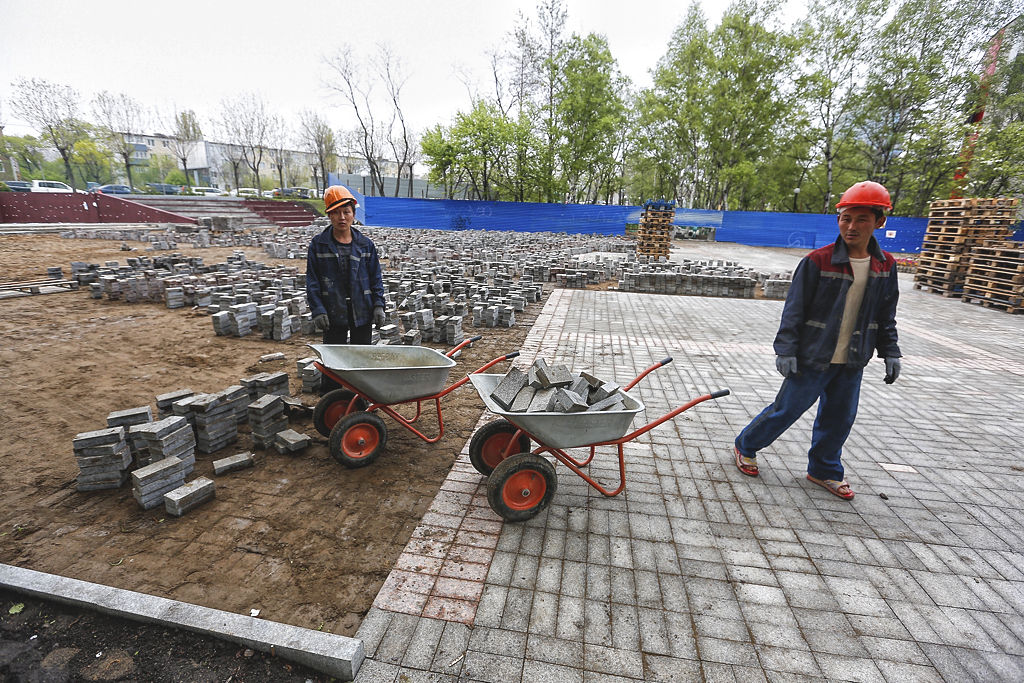 Специалисты выявили ряд нарушений при укладке брусчатки