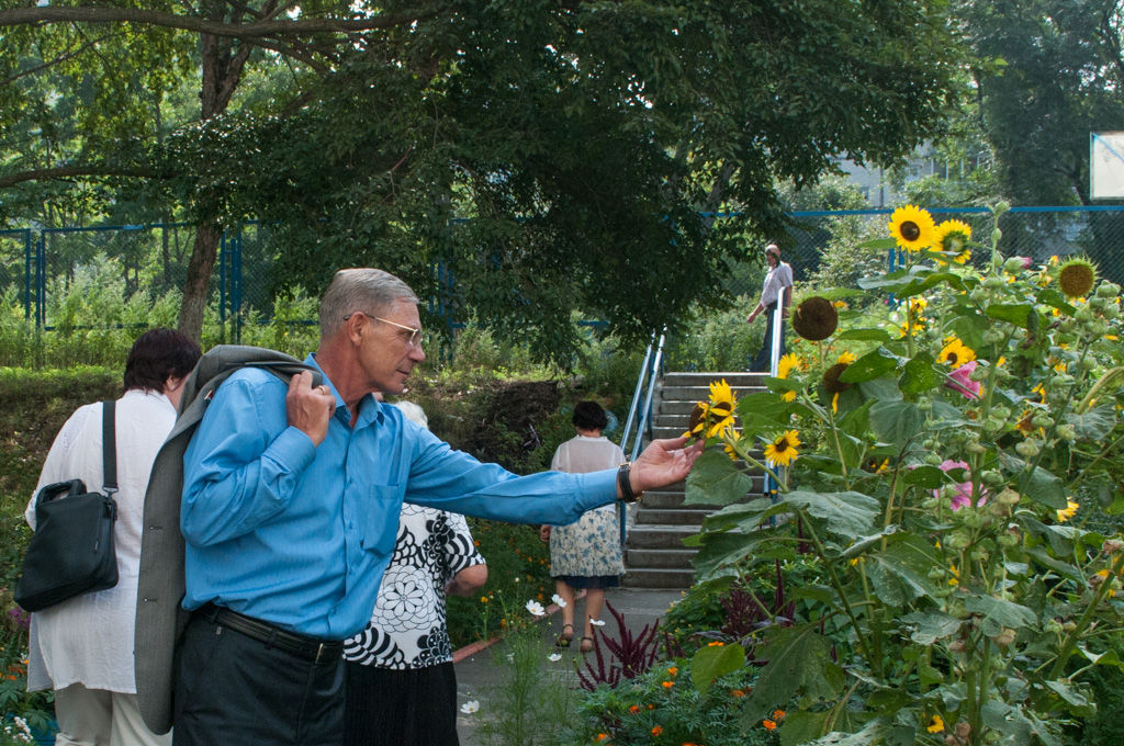 Больше десятка видов цветов высадили жители дома №25а на улице Шошина