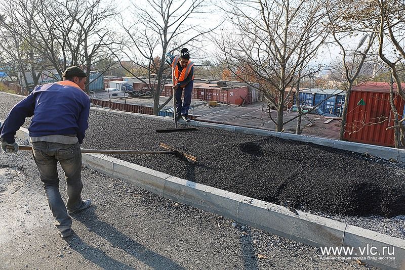 Обустройство тротуаров и укладка асфальта ведется на дороге Днепровская - Тухачевского 