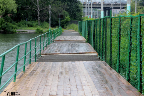 Ремонт дорожек. Автор фото: vl.ru