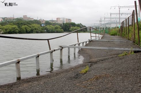 Началось восстановление беговых дорожек. Автор фото: vl.ru