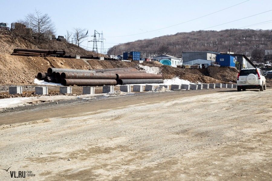 Два километра объездной дороги на Днепровской строят уже больше года