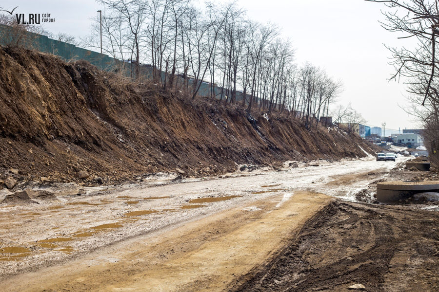 Два километра объездной дороги на Днепровской строят уже больше года