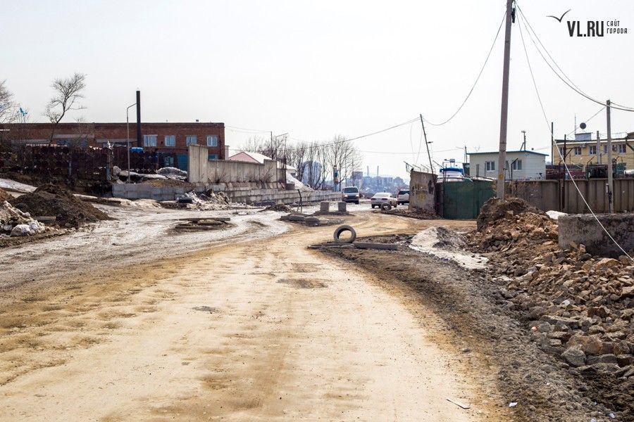 Два километра объездной дороги на Днепровской строят уже больше года