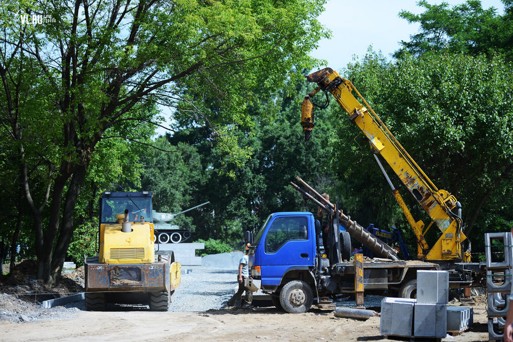 Реконструкция парка Победы идет полным ходом. Фото Vl.ru