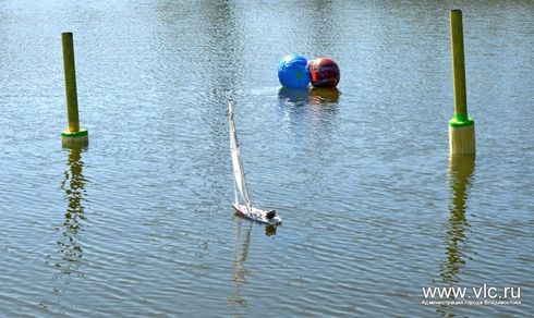 Радиоуправляемая яхта